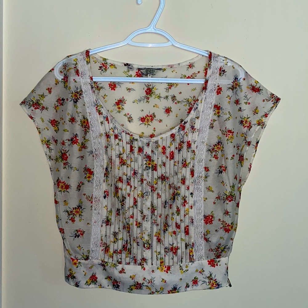 Everyday Guess cute top